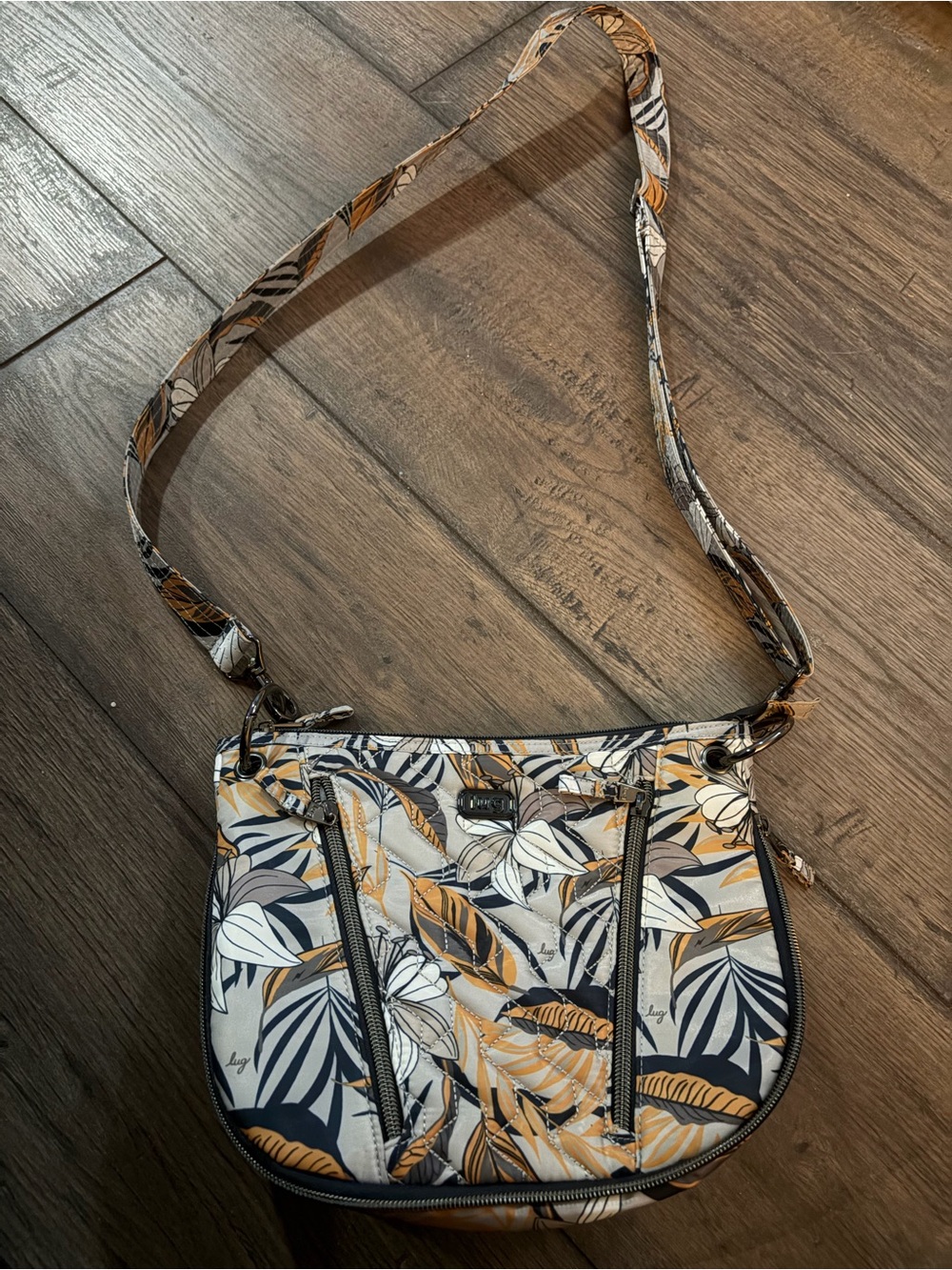 lug Leaf-Print Crossbody in Navy, White & Tan